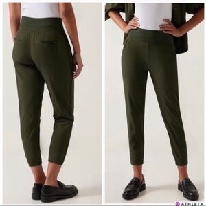 ATHLETA Olive Nolita Slim Tapered Pull on Crop Pant 16 TALL | EUC